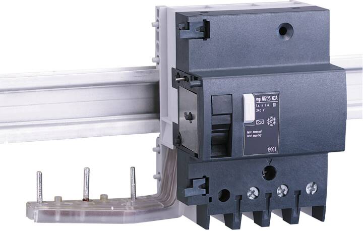 SE AARDLEKBLOK 3P TYPE A 63A 300MA