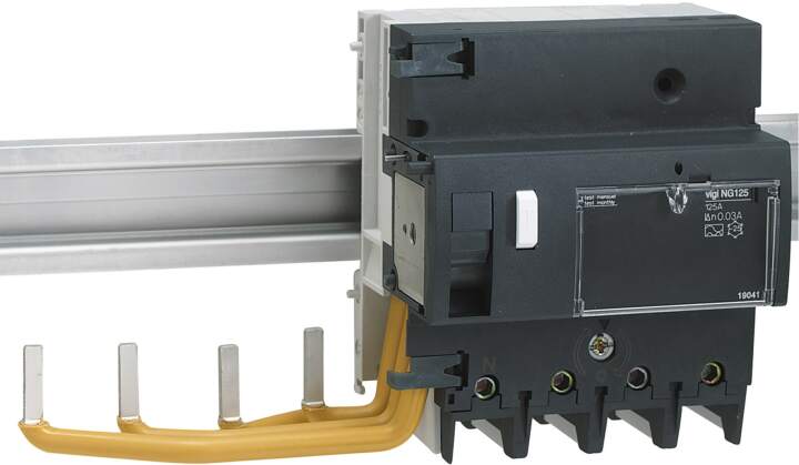 SE AARDLEKBLOK 4P TYPE A 63A 300MA